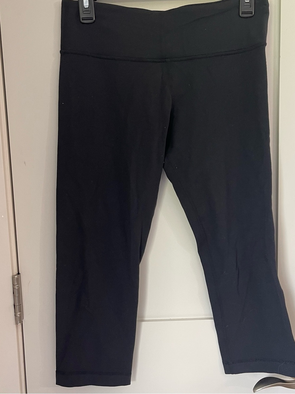 Lululemon Black Athletic Cropped Leggings Women's Size 8 Capri